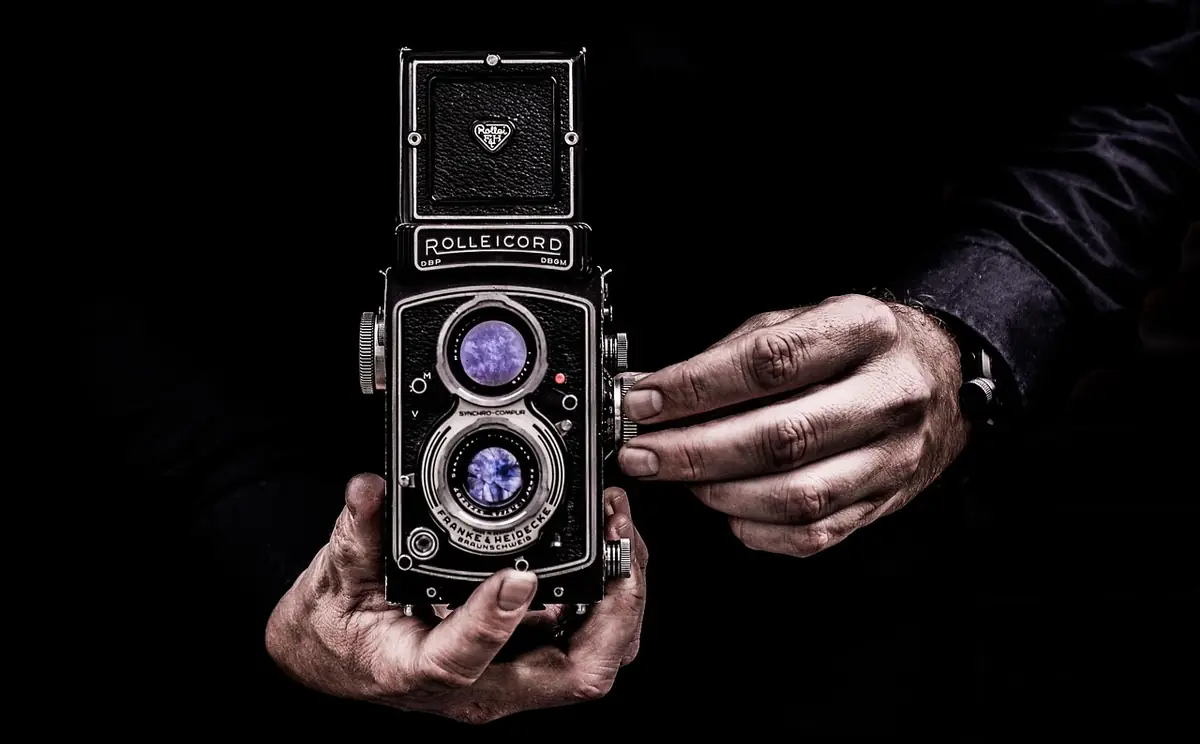 Camera, photography, portrait — illustrating Responsive Images with srcset and sizes
